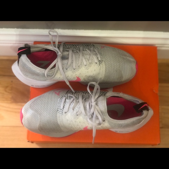 Nike AIR ZOOM TEMPO FK (GS) Size 4.5 - Picture 9 of 11